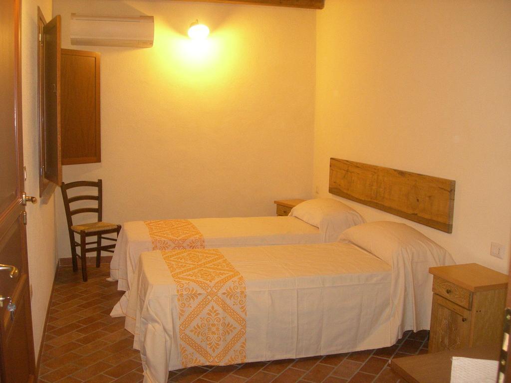 Agriturismo Battaglia Villamassargia Стая снимка